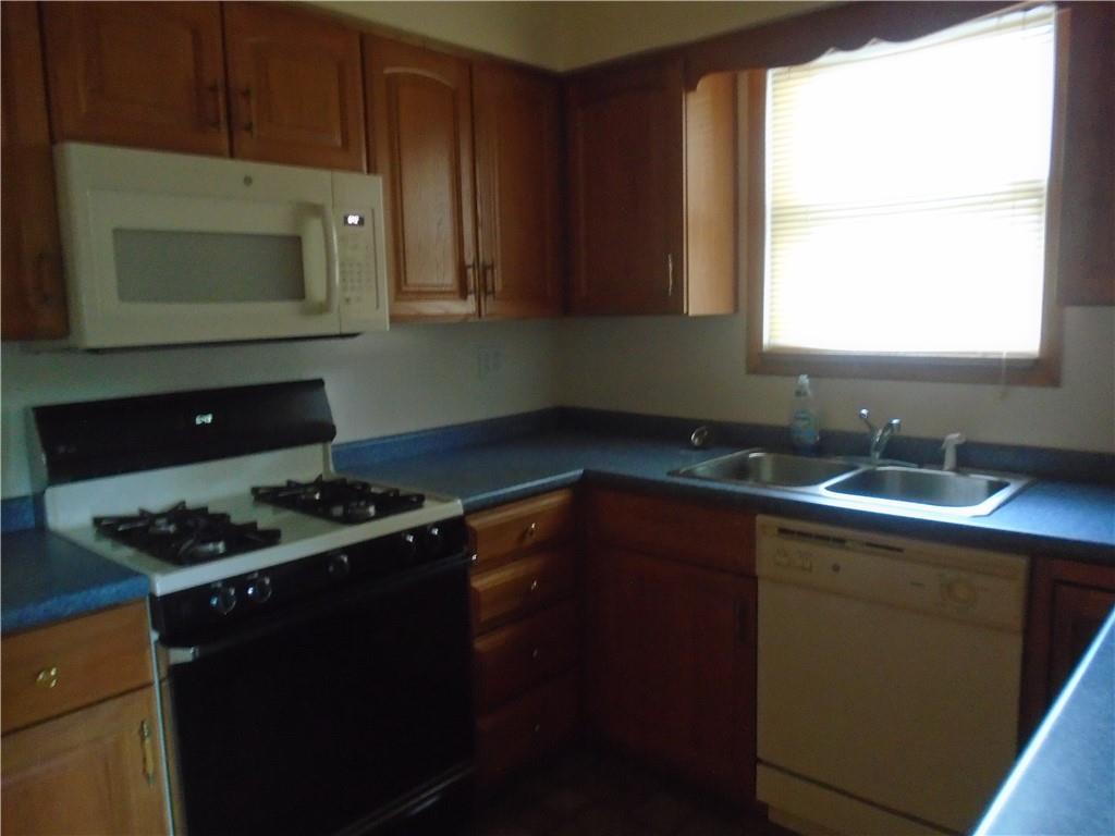 915 Highview Avenue Baden, PA 15005 - Photo 4 of 31