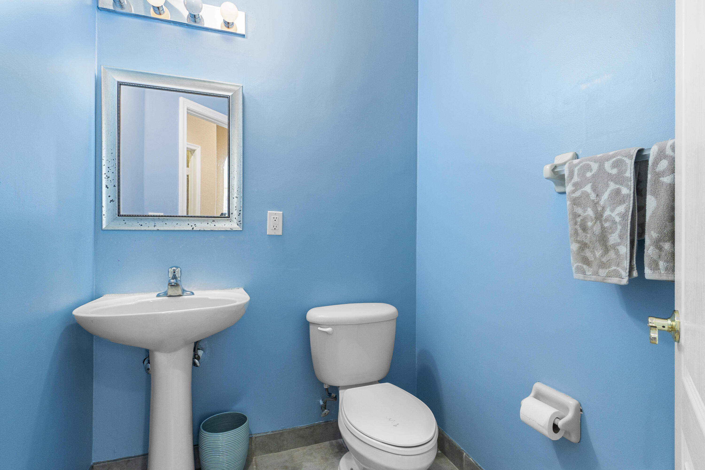 5725 Spanish River Road Fort Pierce, FL 34951 - Photo 17 of 31 Guest Bath