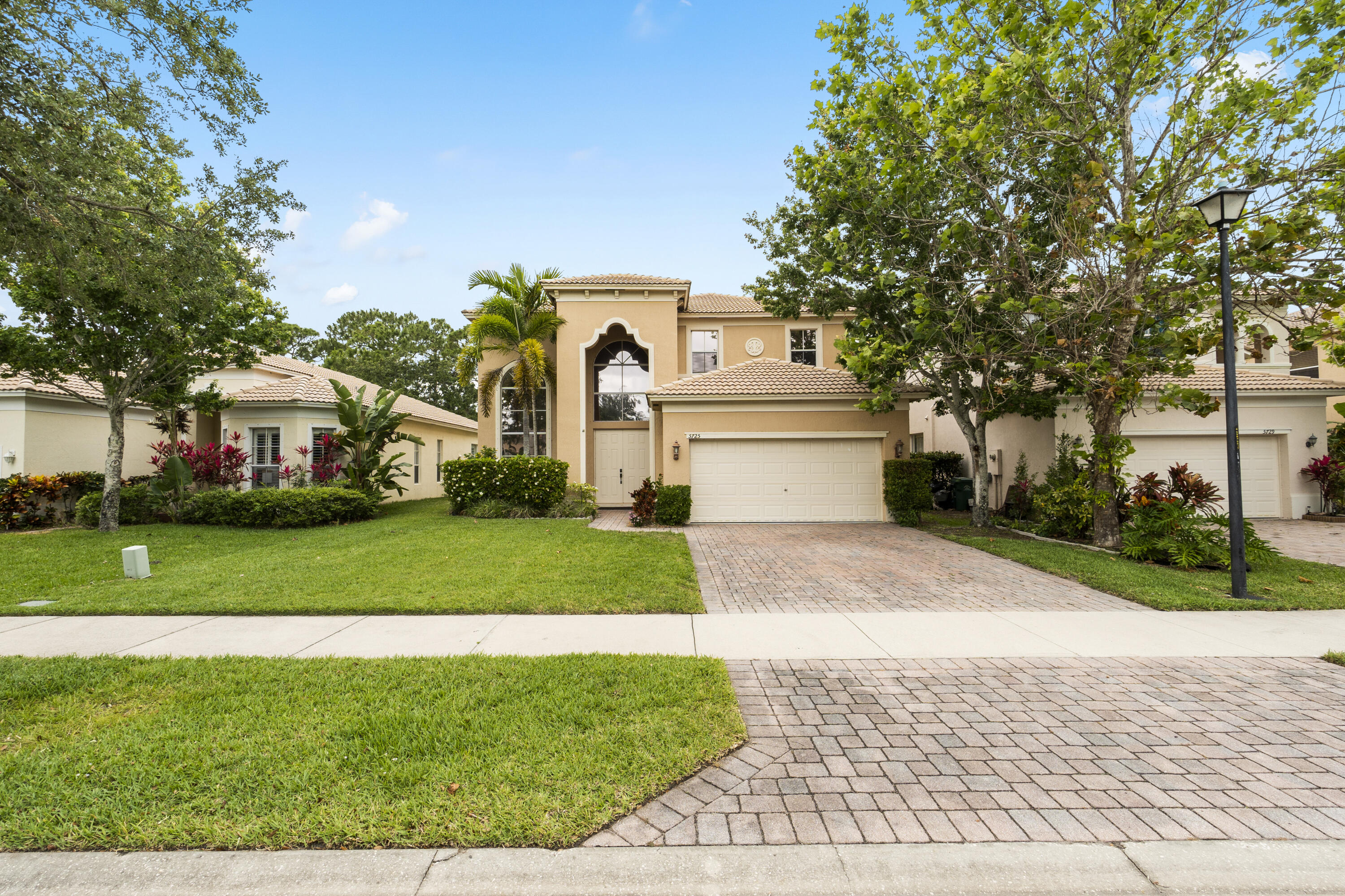 5725 Spanish River Road Fort Pierce, FL 34951 - Photo 3 of 31 Exterior