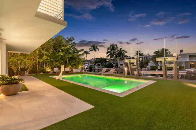 $2,999,000 | 165 Ocean Drive, Tavernier, FL 33070