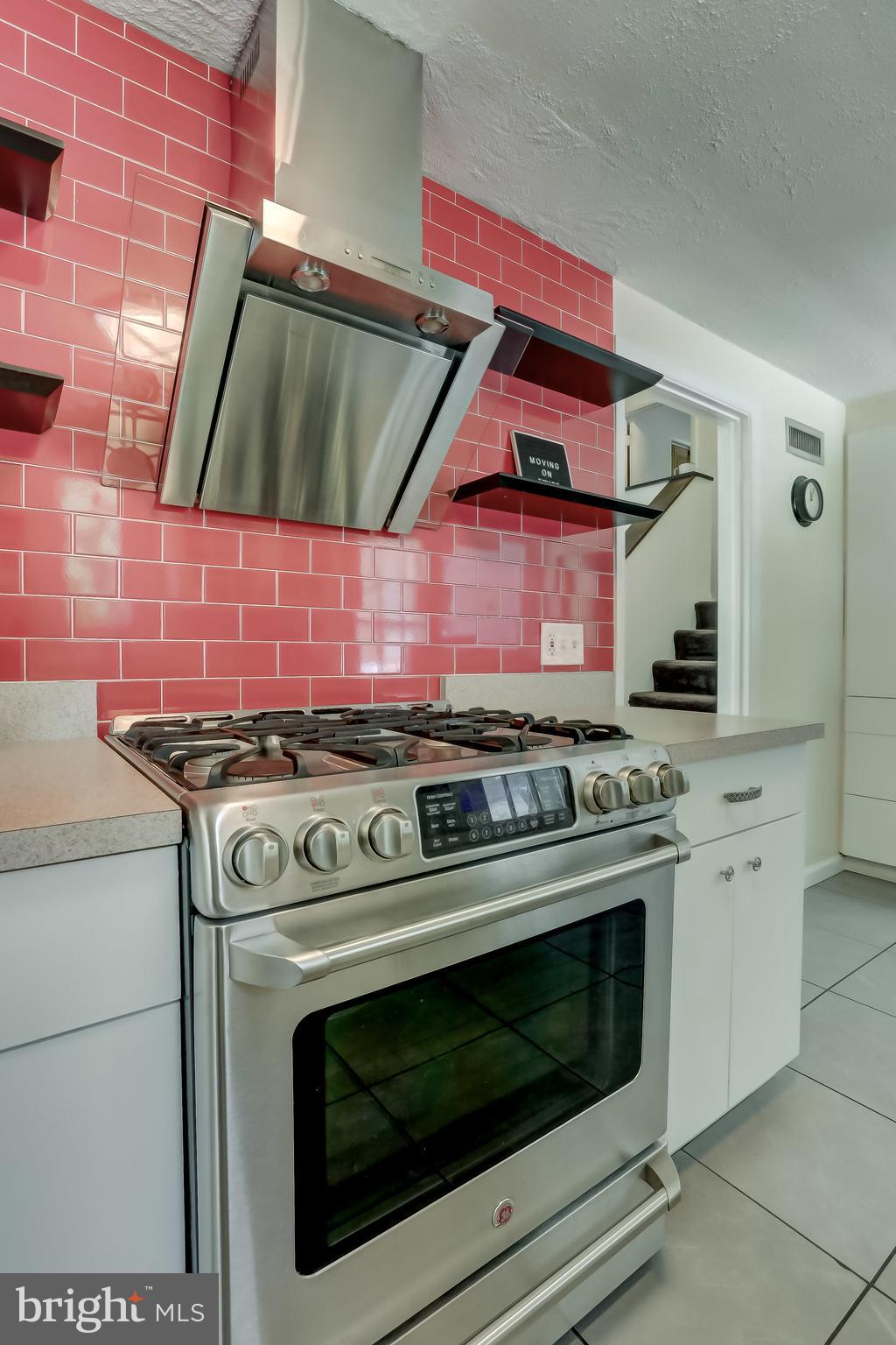 506 Upland Road Baltimore, MD 21208 - Photo 11 of 35 5 burner Stainless Steel stove