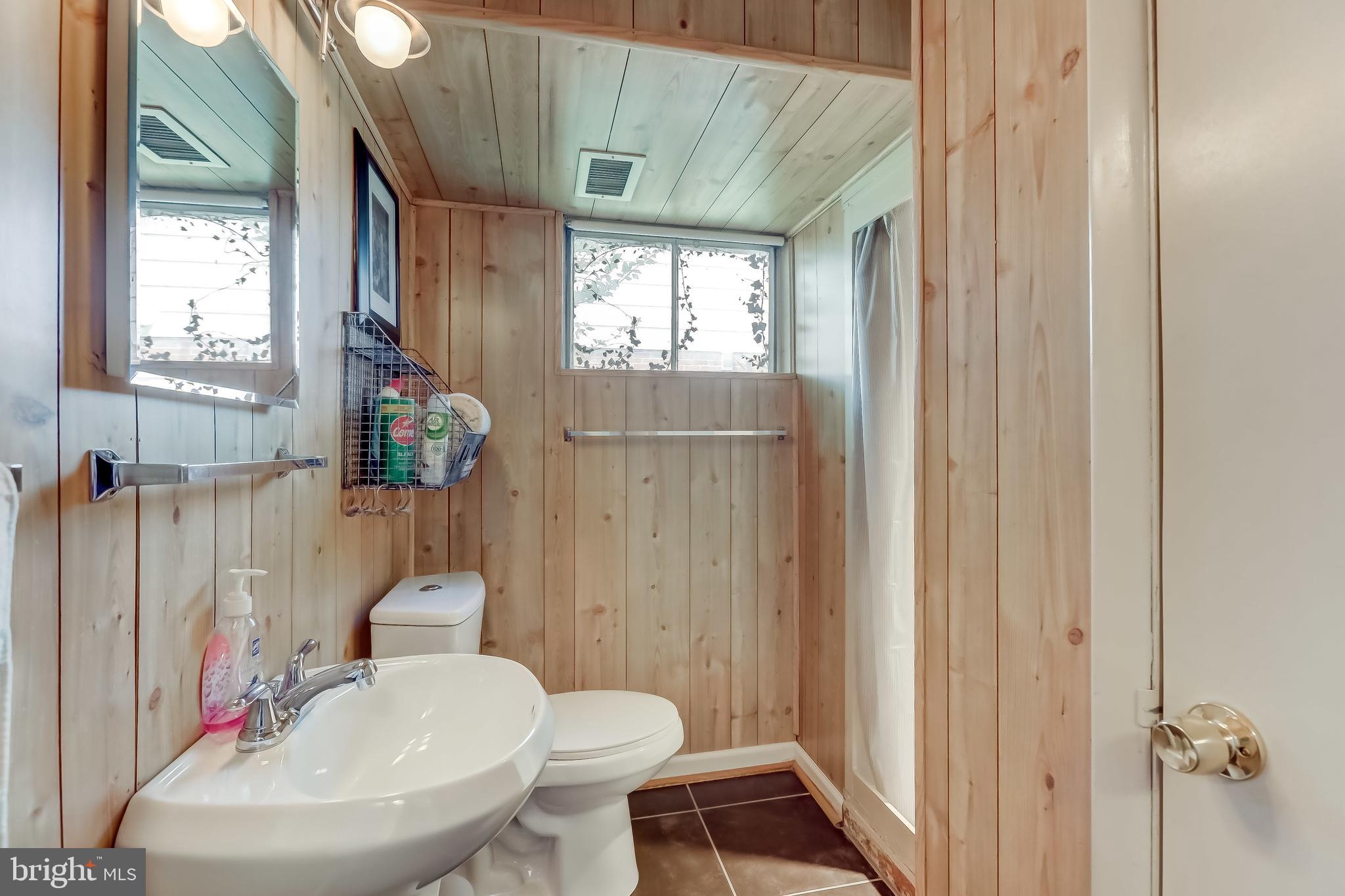 506 Upland Road Baltimore, MD 21208 - Photo 15 of 35 Convenient full bath on lower level