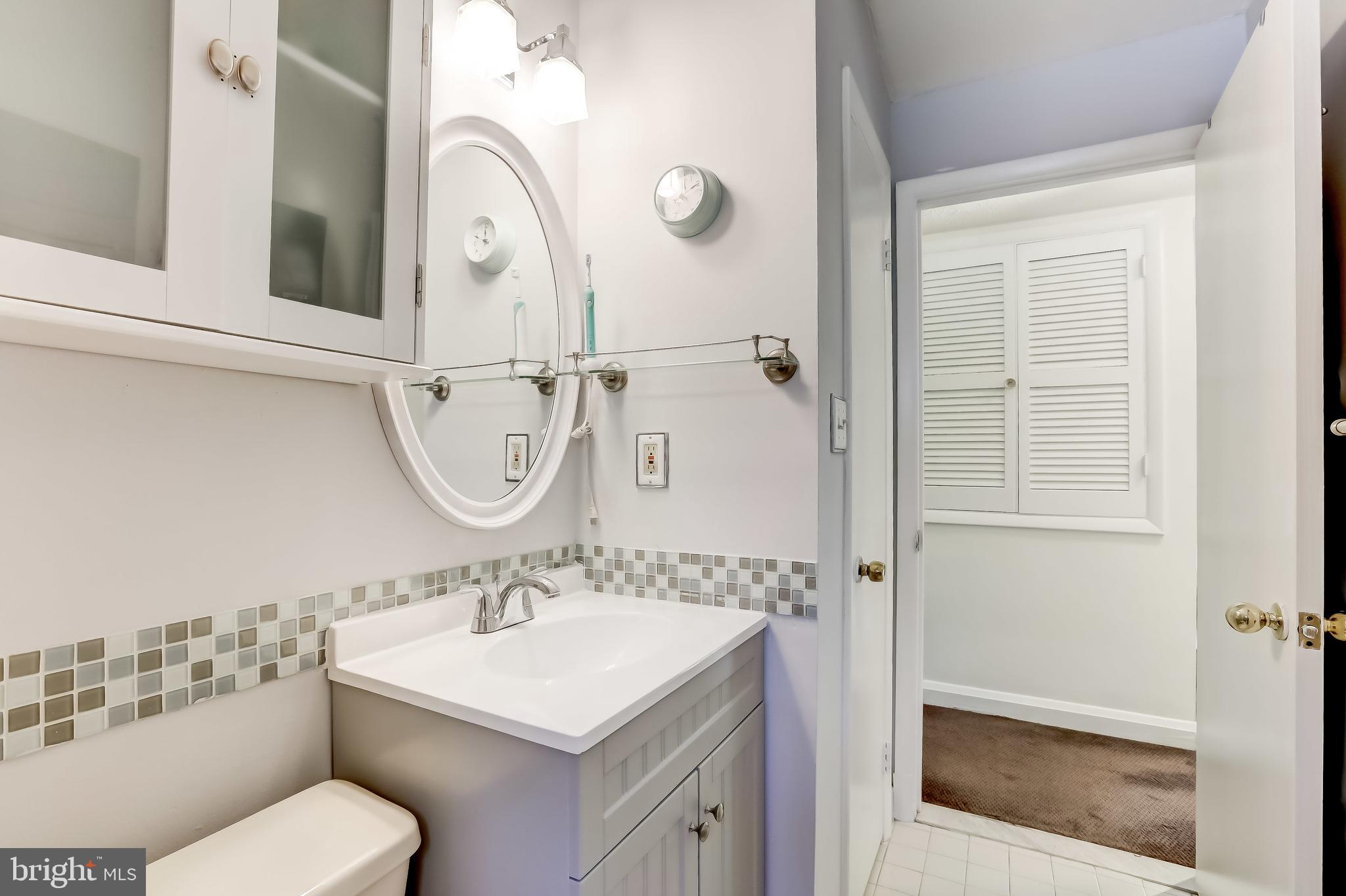 506 Upland Road Baltimore, MD 21208 - Photo 22 of 35 Full bath with tile detail