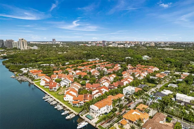 $3,199,000 | 2000 South Bayshore Drive, Unit 69, Miami, FL 33133