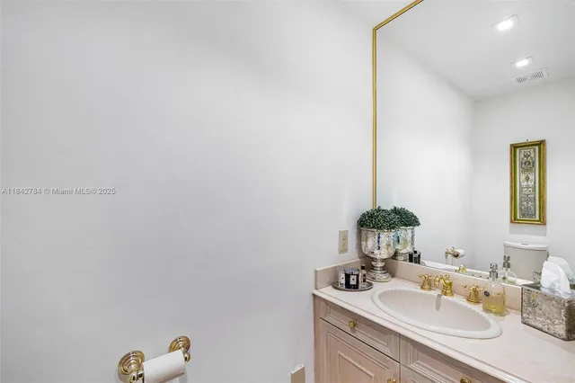 $3,199,000 | 2000 South Bayshore Drive, Unit 69, Miami, FL 33133