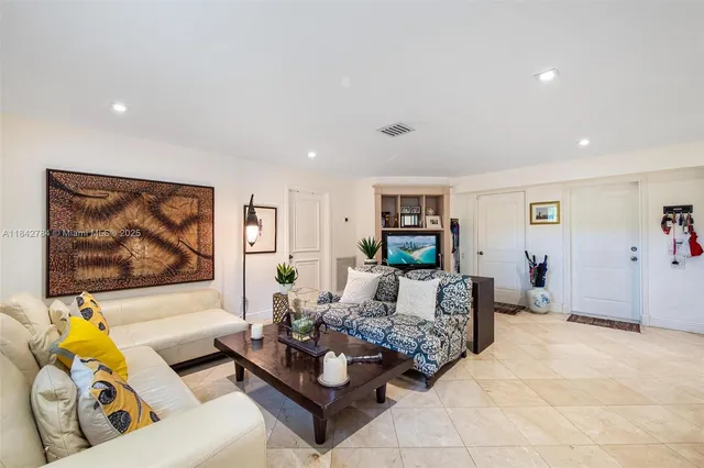 $3,199,000 | 2000 South Bayshore Drive, Unit 69, Miami, FL 33133