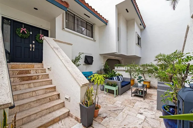 $3,199,000 | 2000 South Bayshore Drive, Unit 69, Miami, FL 33133