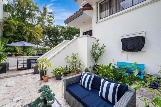 $3,199,000 | 2000 South Bayshore Drive, Unit 69, Miami, FL 33133