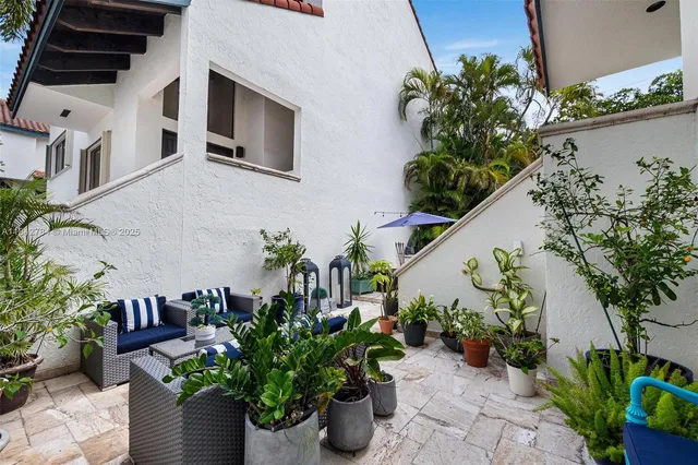 $3,199,000 | 2000 South Bayshore Drive, Unit 69, Miami, FL 33133