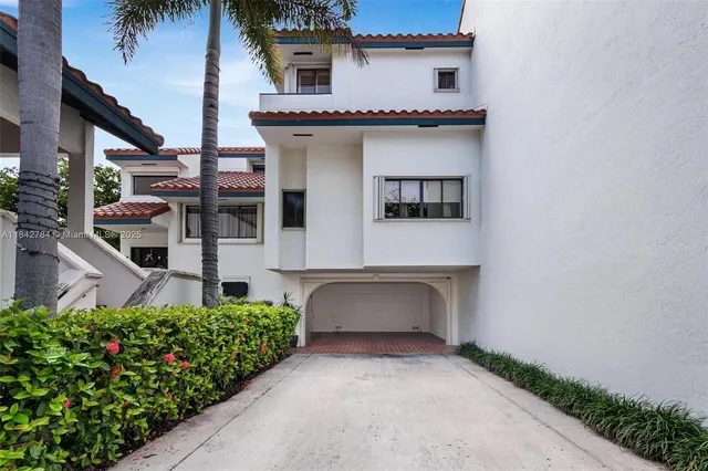 $3,199,000 | 2000 South Bayshore Drive, Unit 69, Miami, FL 33133