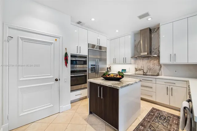 $3,199,000 | 2000 South Bayshore Drive, Unit 69, Miami, FL 33133