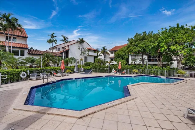 $3,199,000 | 2000 South Bayshore Drive, Unit 69, Miami, FL 33133