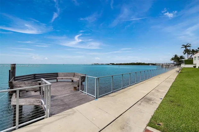 $3,199,000 | 2000 South Bayshore Drive, Unit 69, Miami, FL 33133