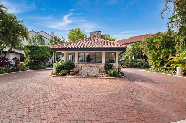 $3,199,000 | 2000 South Bayshore Drive, Unit 69, Miami, FL 33133