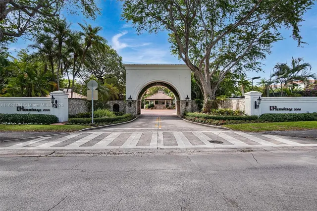 $3,199,000 | 2000 South Bayshore Drive, Unit 69, Miami, FL 33133