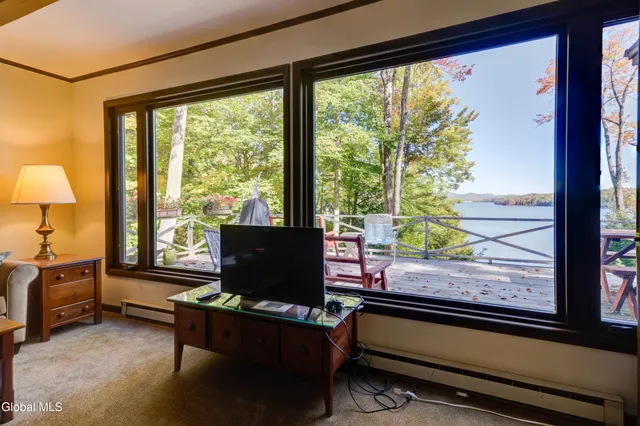 $849,000 | 186 South Shore Road, Lake Pleasant, NY 12108