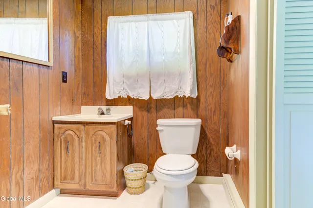 $849,000 | 186 South Shore Road, Lake Pleasant, NY 12108