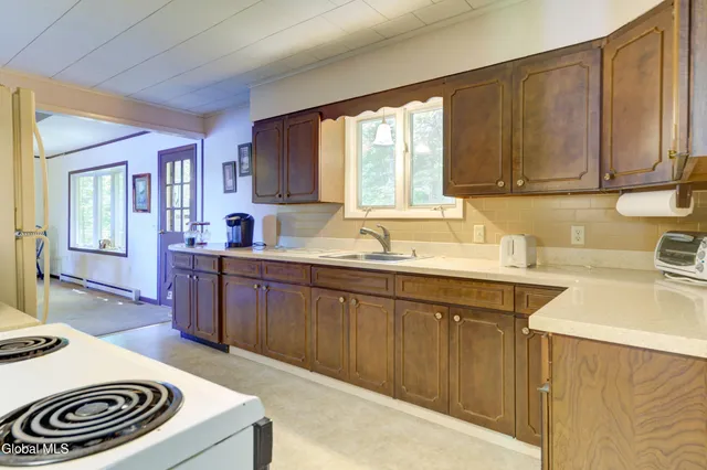 $849,000 | 186 South Shore Road, Lake Pleasant, NY 12108