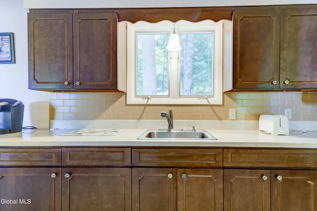 $849,000 | 186 South Shore Road, Lake Pleasant, NY 12108