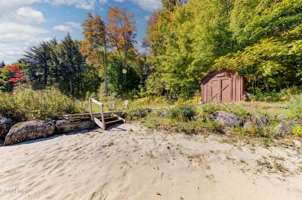 $849,000 | 186 South Shore Road, Lake Pleasant, NY 12108
