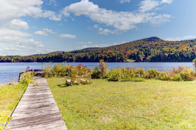 $849,000 | 186 South Shore Road, Lake Pleasant, NY 12108