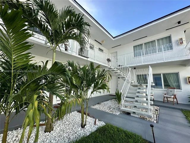 a view of outdoor space yard and porch