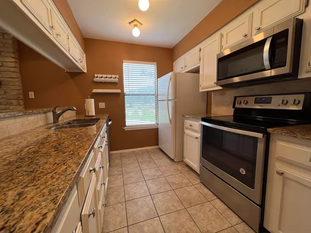 $1,700 | 116 Dawn, Unit B, Horseshoe Bay, TX 78657