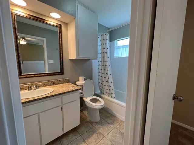 $1,700 | 116 Dawn, Unit B, Horseshoe Bay, TX 78657