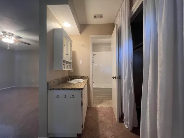 $1,700 | 116 Dawn, Unit B, Horseshoe Bay, TX 78657