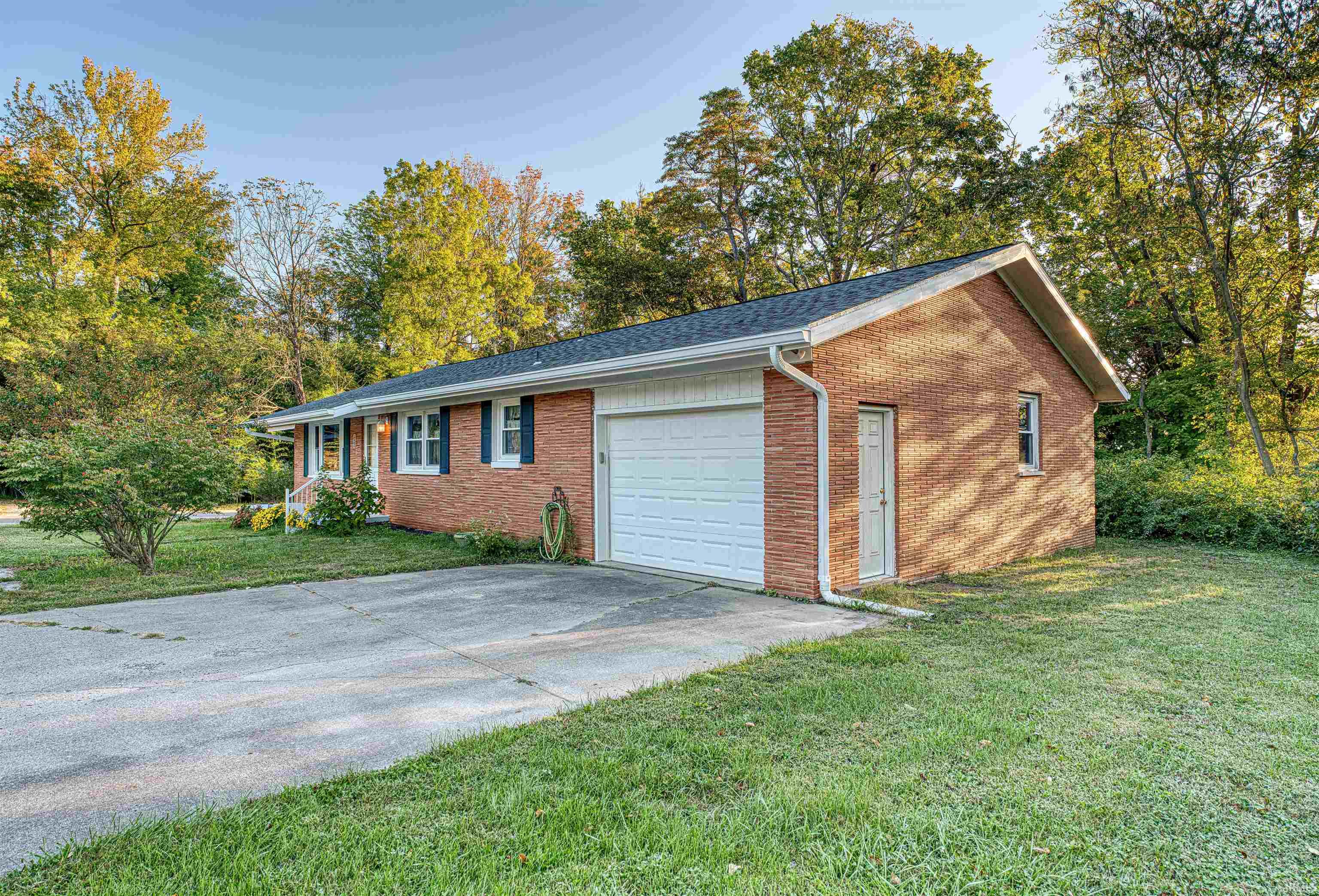 455 East Degonia Road Boonville, IN 47601 - Photo 2 of 34 Gallery Image 2