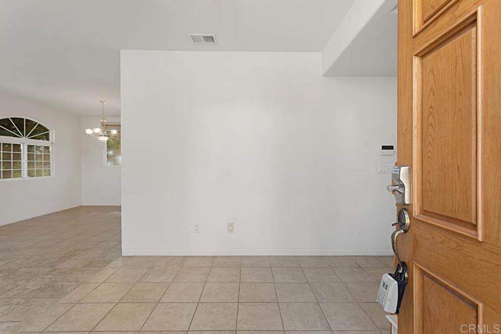 1691 Hubbard Place Escondido, CA 92027 - Photo 3 of 39