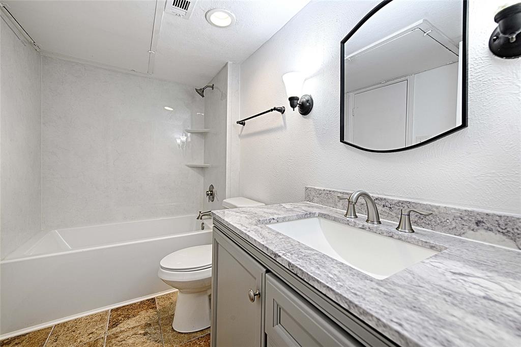 5808 Sandhurst Lane, Unit B Dallas, TX 75206 - Photo 2 of 23