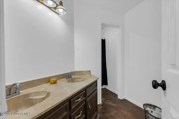 $295,000 | 2022 Buffalo Drive, Levelland, TX 79336