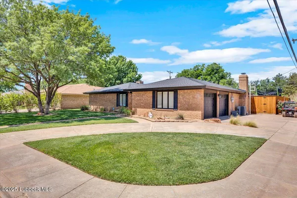 $295,000 | 2022 Buffalo Drive, Levelland, TX 79336