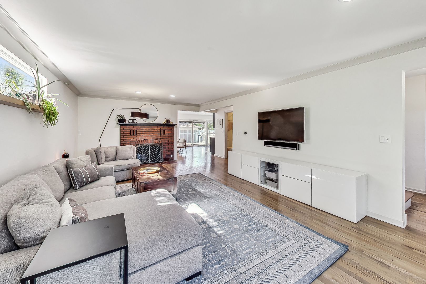 228 North Willow Road Elmhurst, IL 60126 - Photo 8 of 62 Gallery Image 8