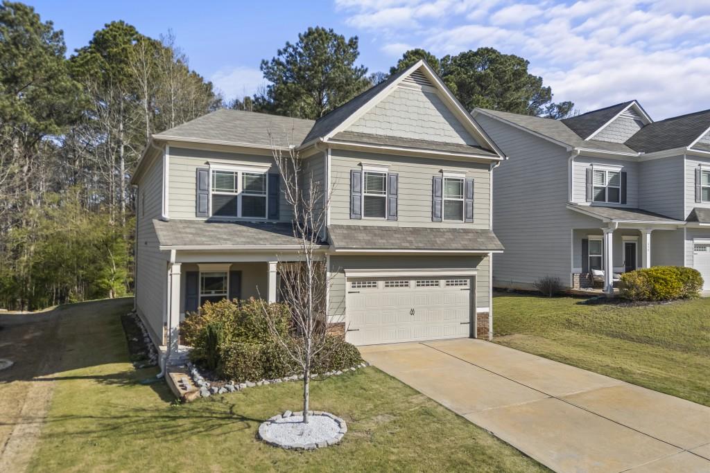 660 Country Ridge Drive Hoschton, GA 30548 - Photo 3 of 58 a front view of a house with a yard
