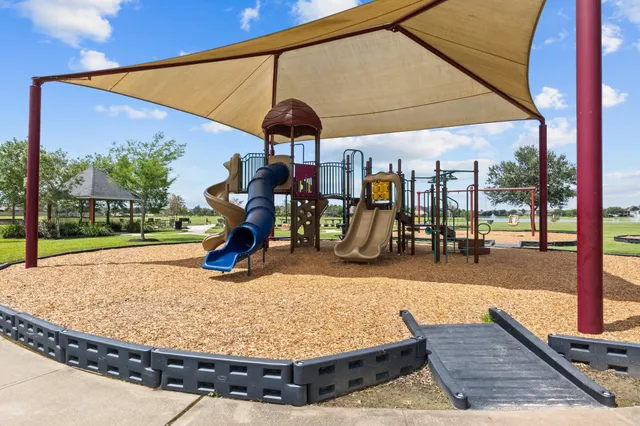 $364,000 | 9915 Sterling Village Drive, Rosharon, TX 77583