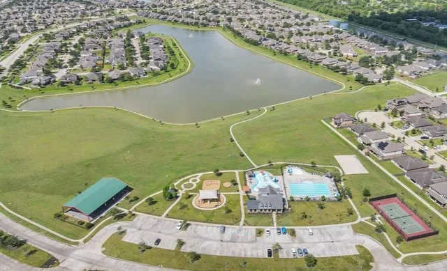 $364,000 | 9915 Sterling Village Drive, Rosharon, TX 77583