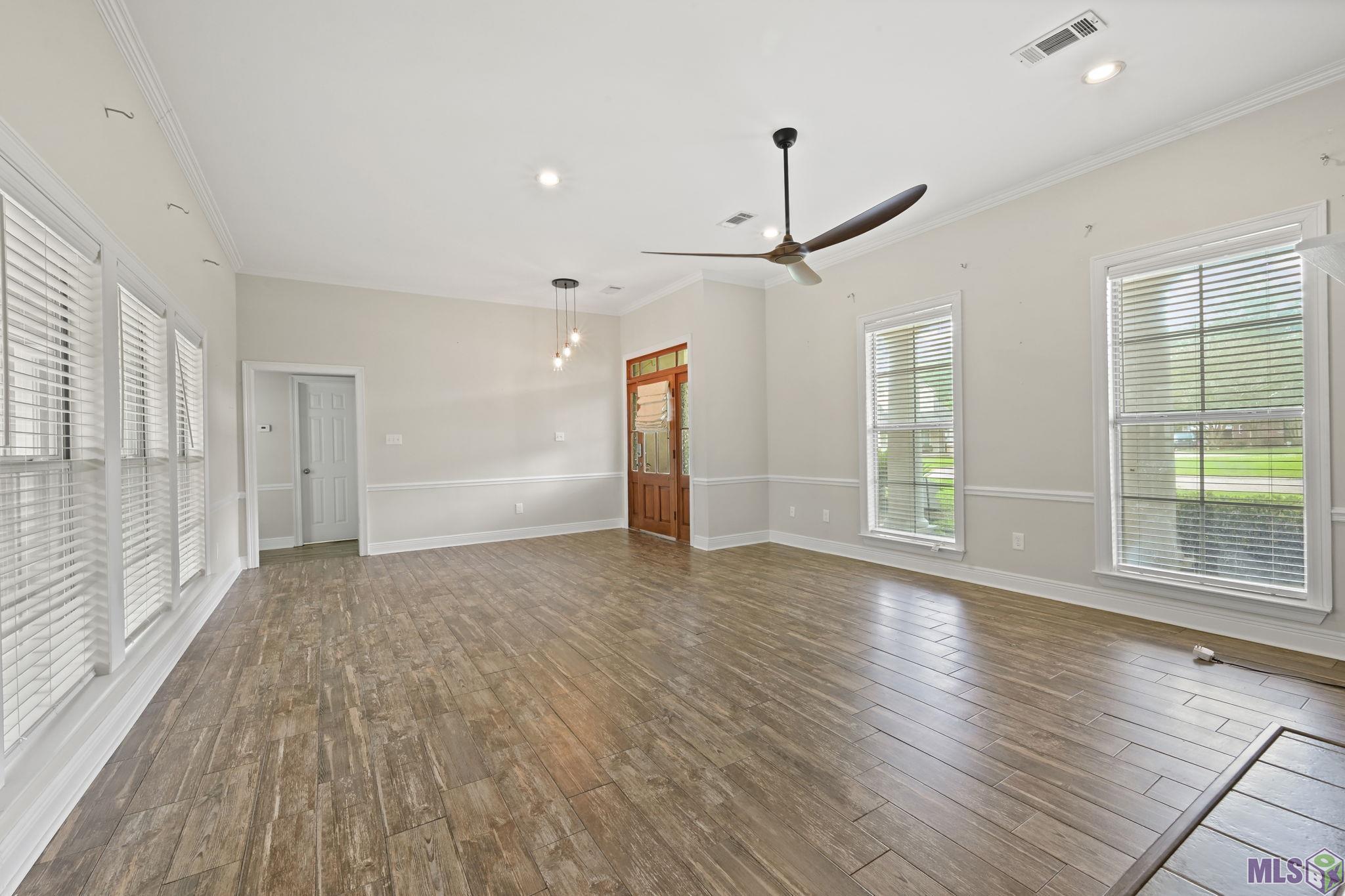 11231 Suncrest Court Baton Rouge, LA 70818 - Photo 3 of 15