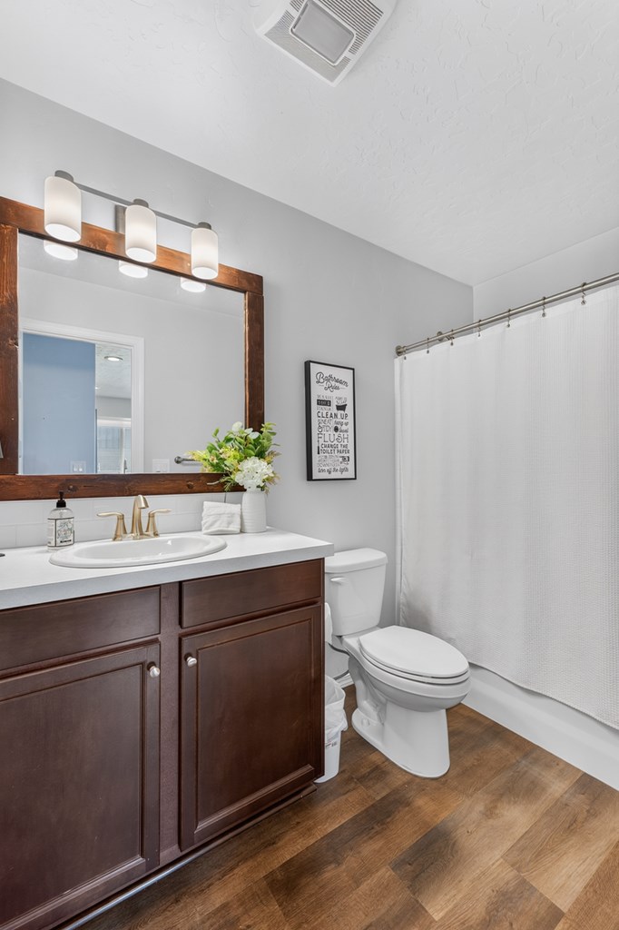 1023 Kaitlyn Loop McCall, ID 83638 - Photo 28 of 38 Guest bathroom