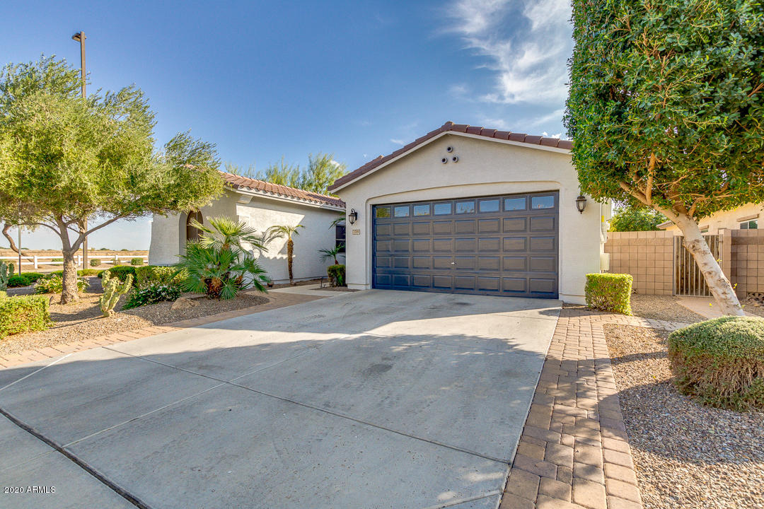 2769 East Rakestraw Lane Gilbert, AZ 85298 - Photo 2 of 38 02-Rakestraw