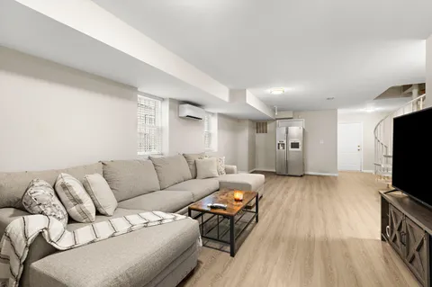 $2,000 | 359 Cator Avenue, Unit 1, Jersey City, NJ 07305