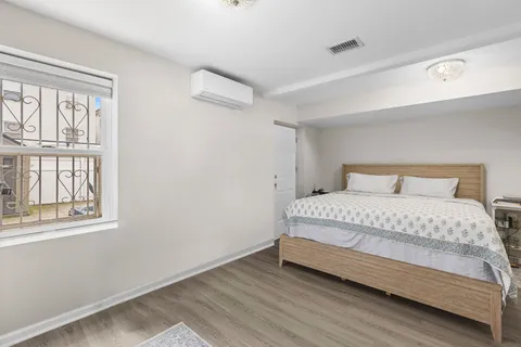 $2,000 | 359 Cator Avenue, Unit 1, Jersey City, NJ 07305