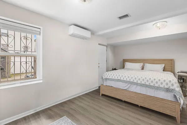 $2,000 | 359 Cator Avenue, Unit 1, Jersey City, NJ 07305