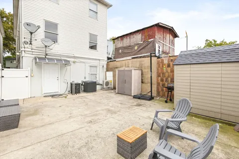 $2,000 | 359 Cator Avenue, Unit 1, Jersey City, NJ 07305