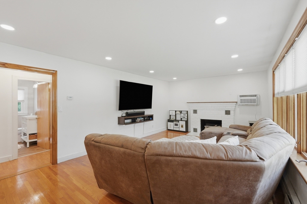 479 Massasoit Road Worcester, MA 01604 - Photo 7 of 27