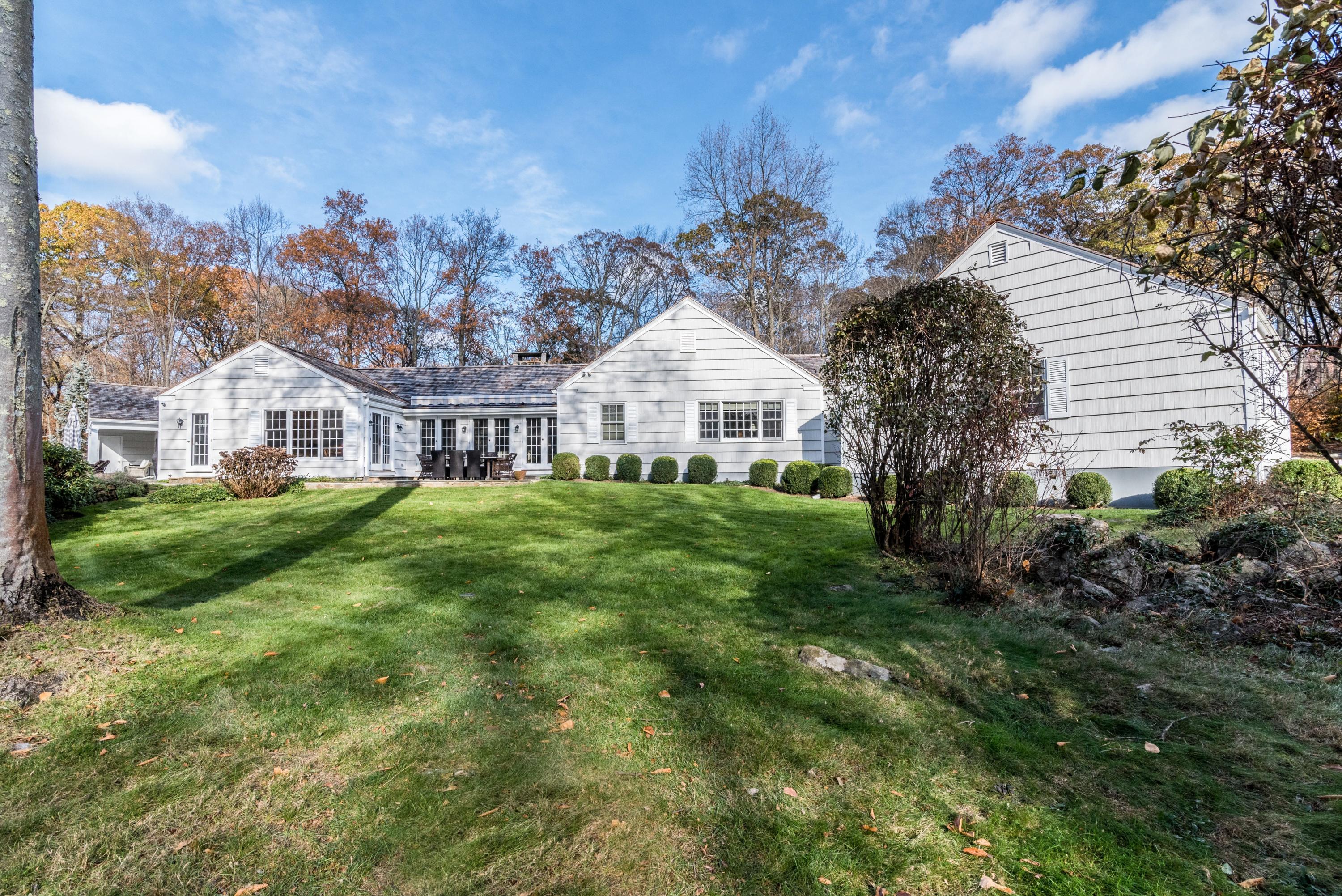 782 Smith Ridge Road New Canaan, CT 06840 - Photo 23 of 25 a front view of a house with a garden