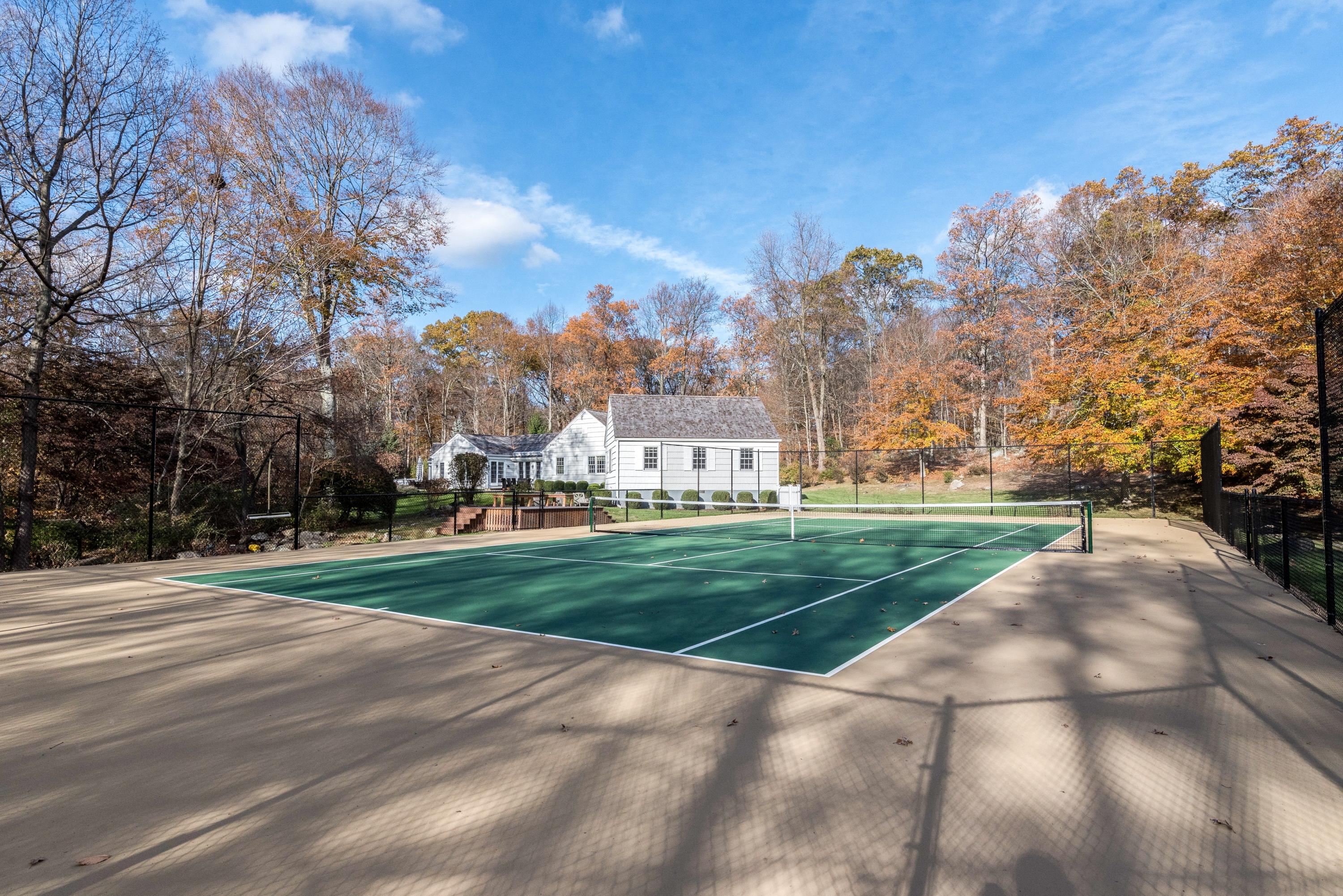 782 Smith Ridge Road New Canaan, CT 06840 - Photo 25 of 25 a view of a city