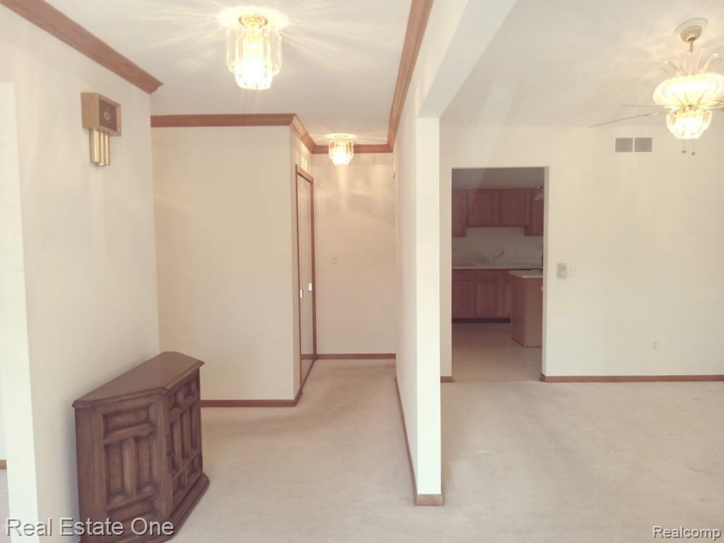 21951 Lancrest Court, Unit 294 Farmington Hills, MI 48335 - Photo 11 of 43