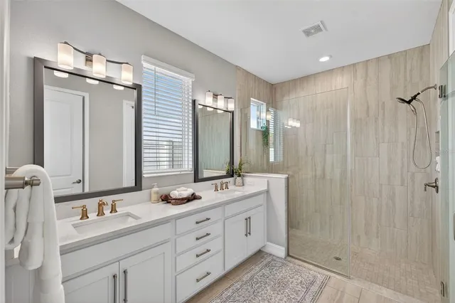 a view of a fountain in the yard of a house